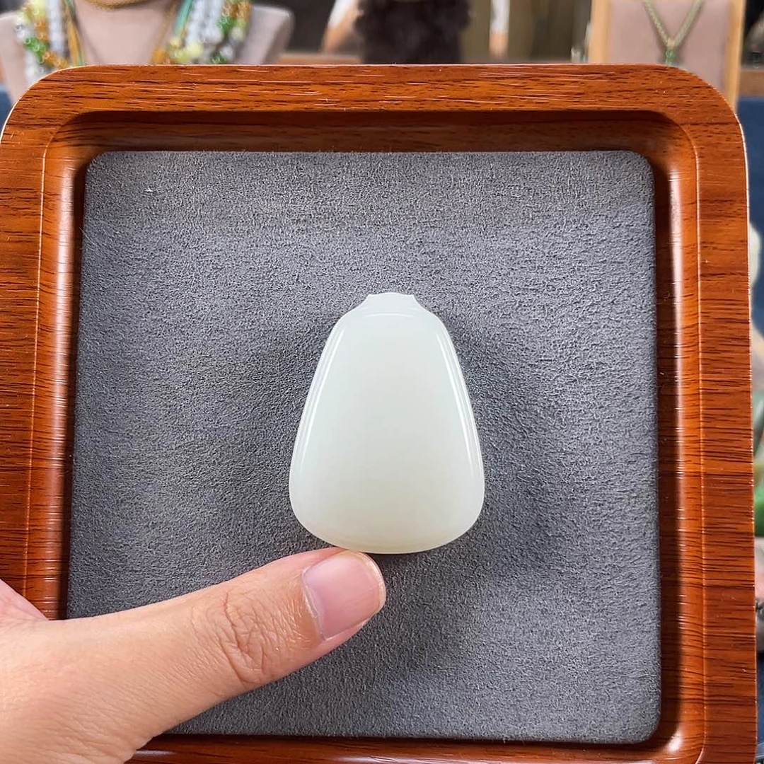 尘***尘吊坠(不含链)未镶嵌和田玉