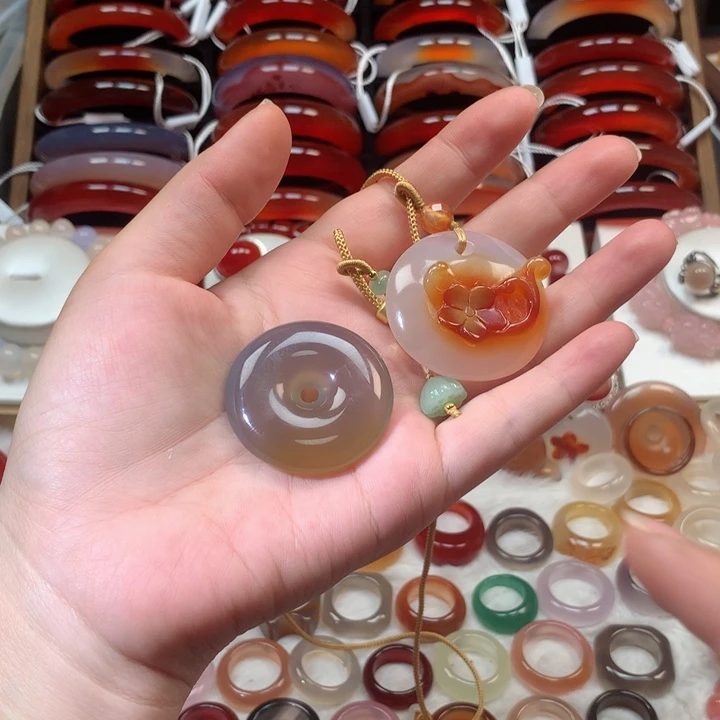 玛瑙/玉髓手镯未镶嵌L****Y