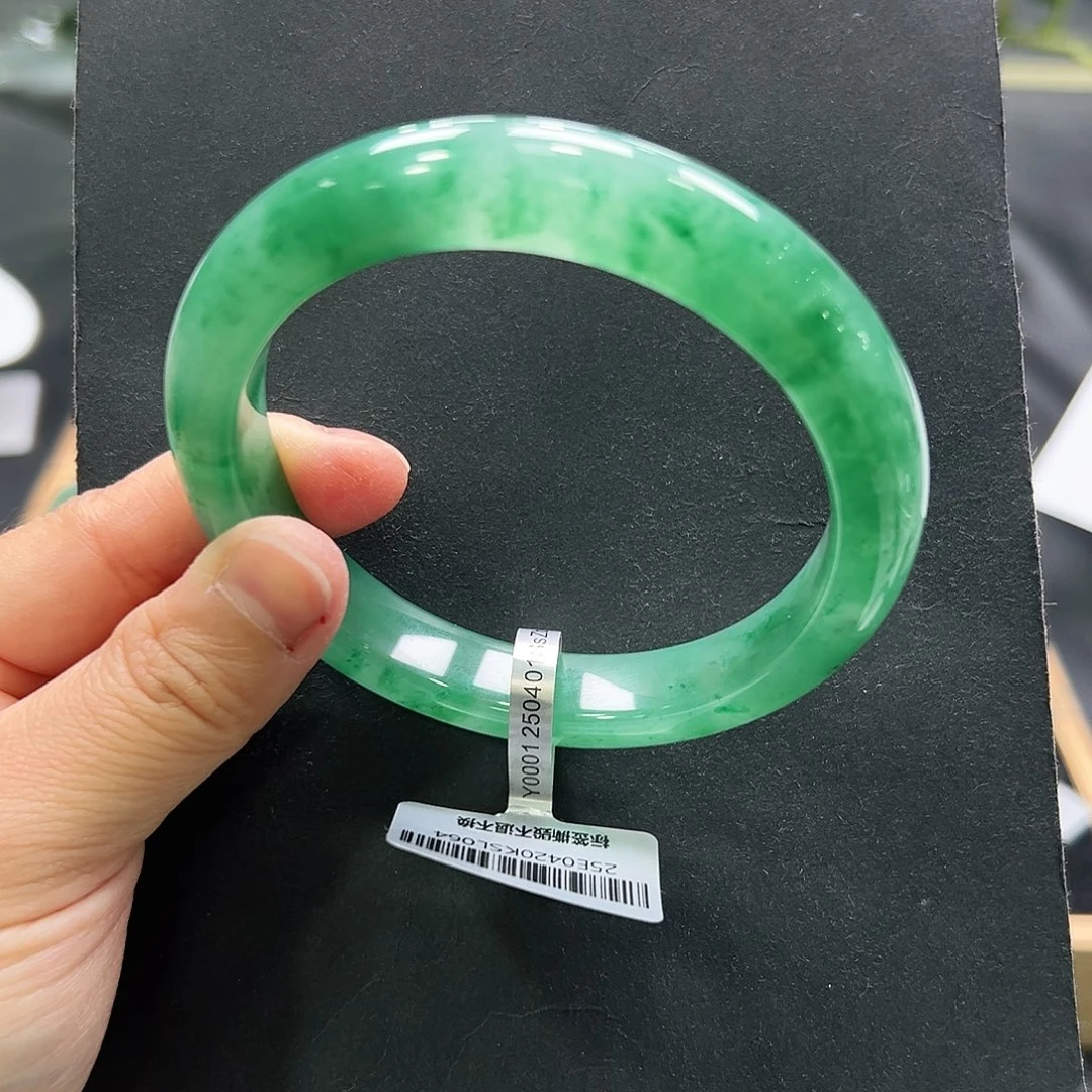 舒***姐未镶嵌手镯石英质玉（非洲翠）➕小甜61