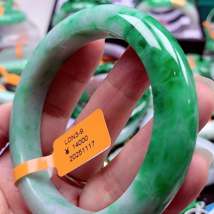 翡翠未镶嵌手镯翡翠