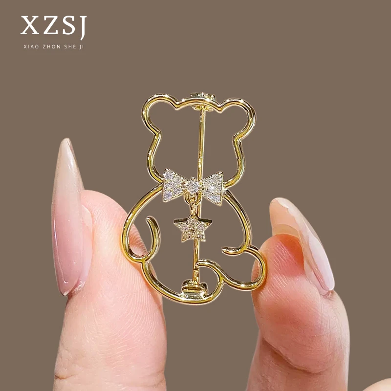铜锆石胸针 镂空小熊胸针高档精致别针防走光扣时尚胸花领针配饰