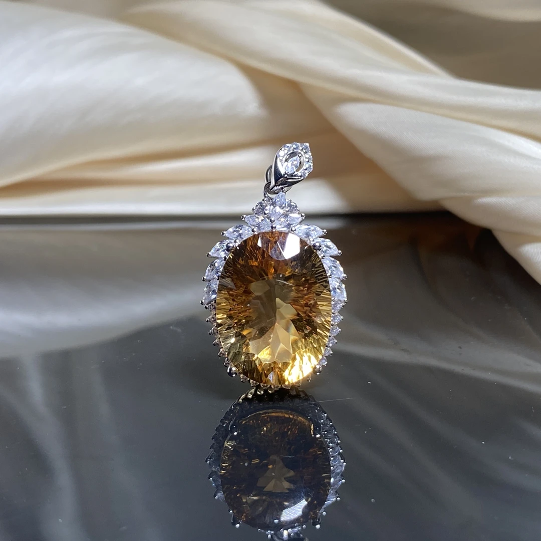 【小北好物】S925银镶嵌黄水晶吊坠 2QH161X202【尺寸约15*20mm】