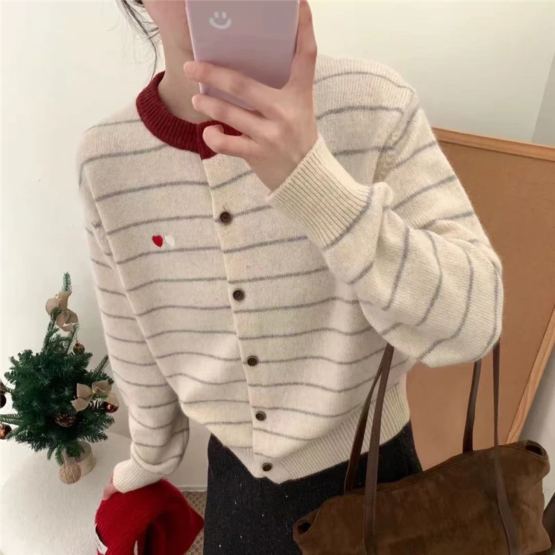 2025春装新款韩版宽松短款刺绣爱心条纹圆领针织开衫毛衣外套潮