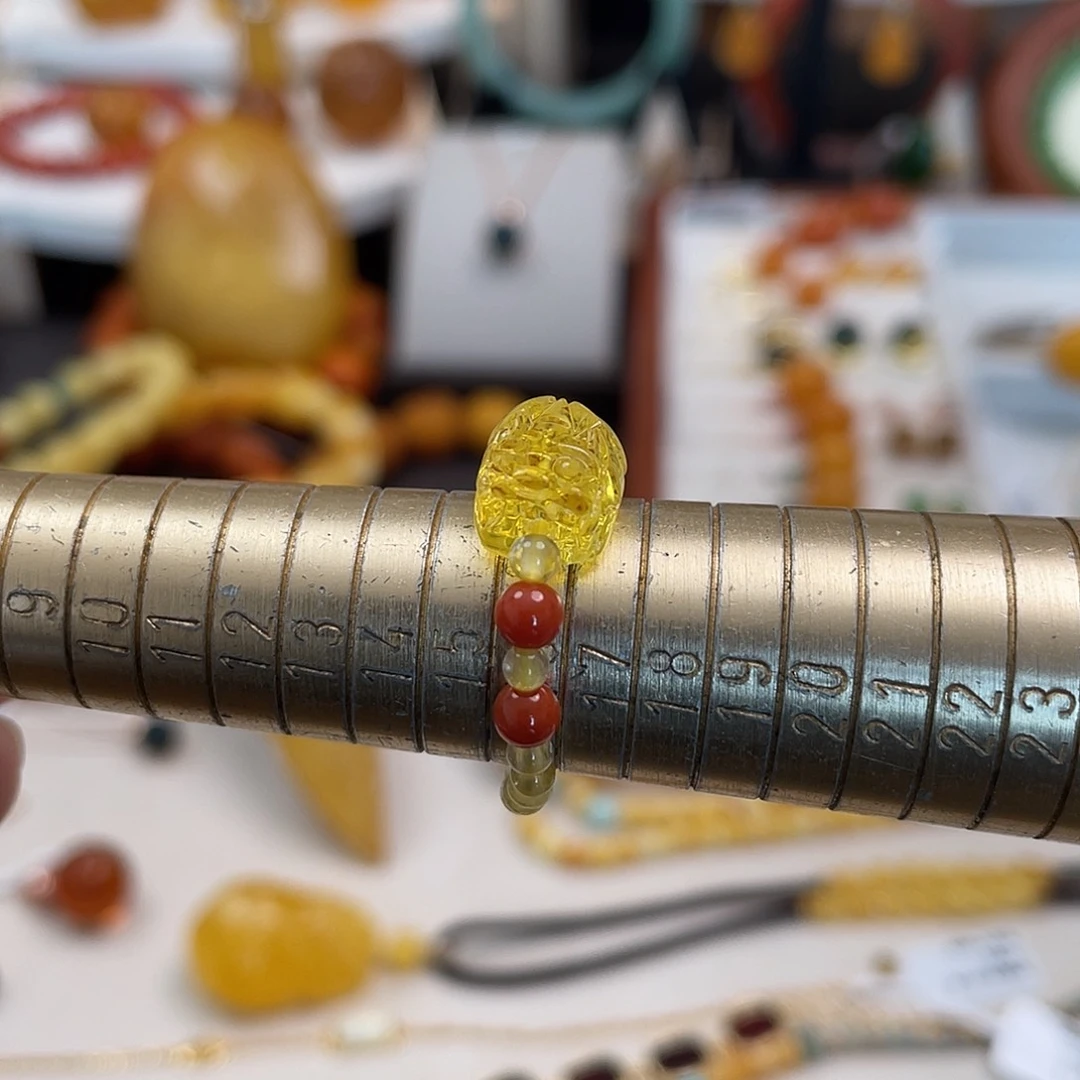 未镶嵌琥珀珠宝奇石