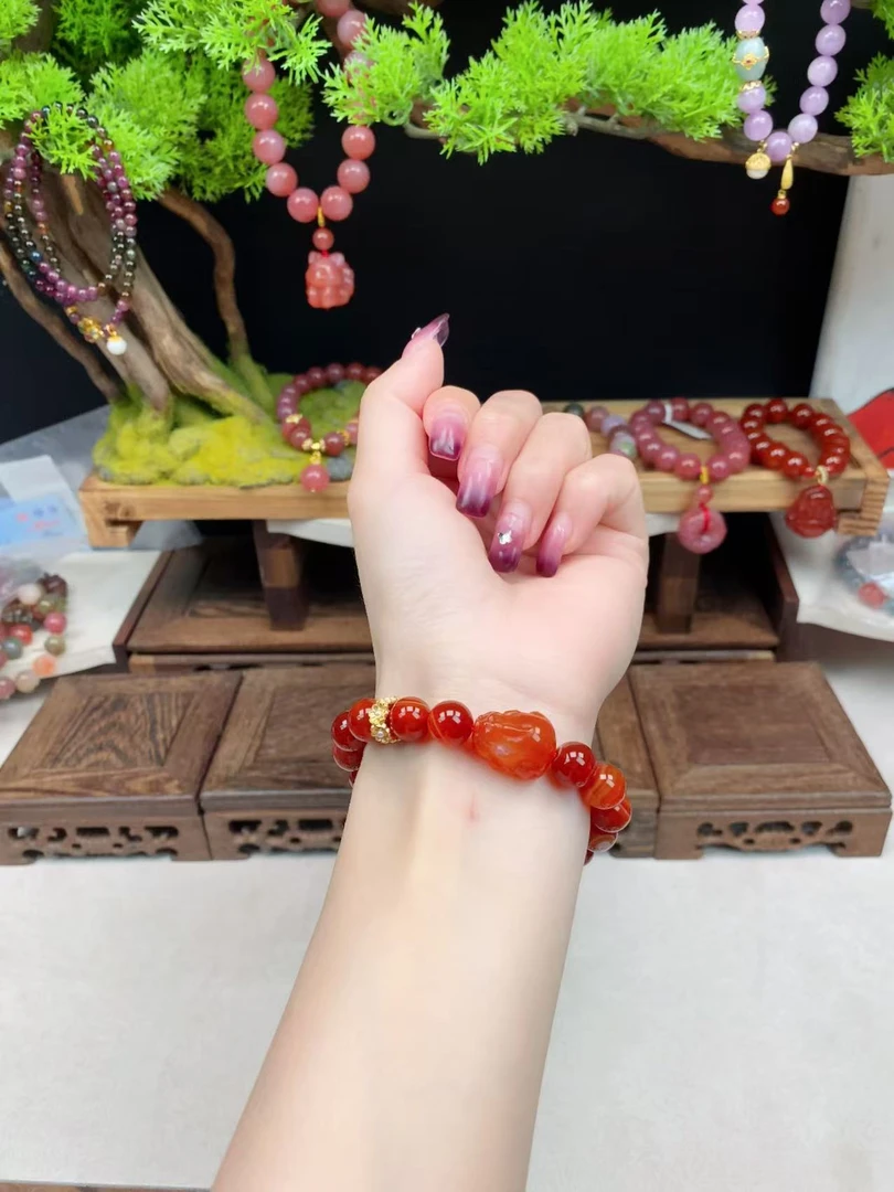 天然A级红玛瑙手串10mm搭配跑环 红貔貅