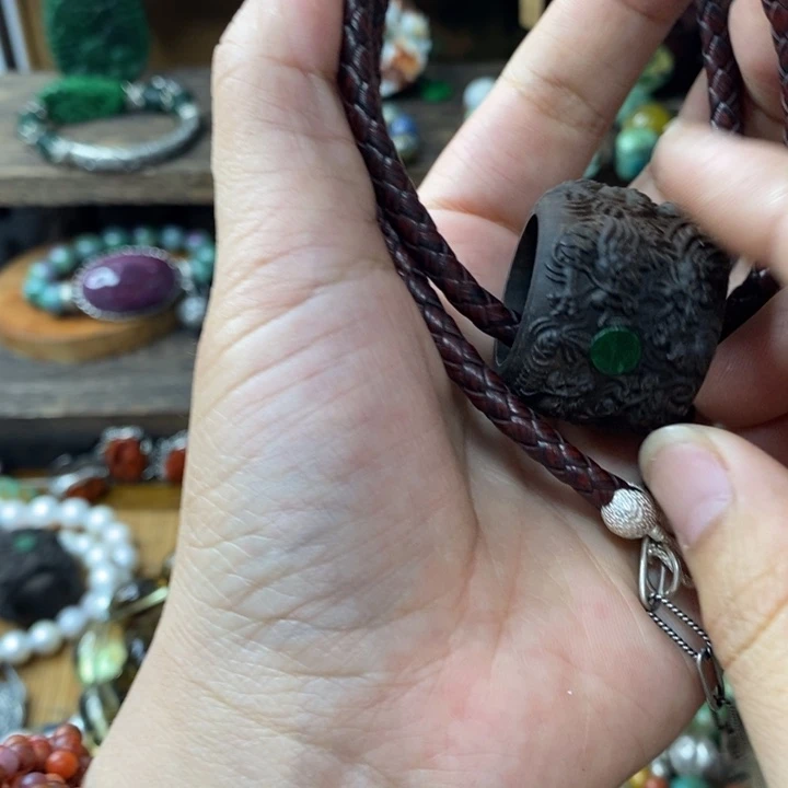 翡翠未镶嵌颈饰翡翠的吊坠项链搭配