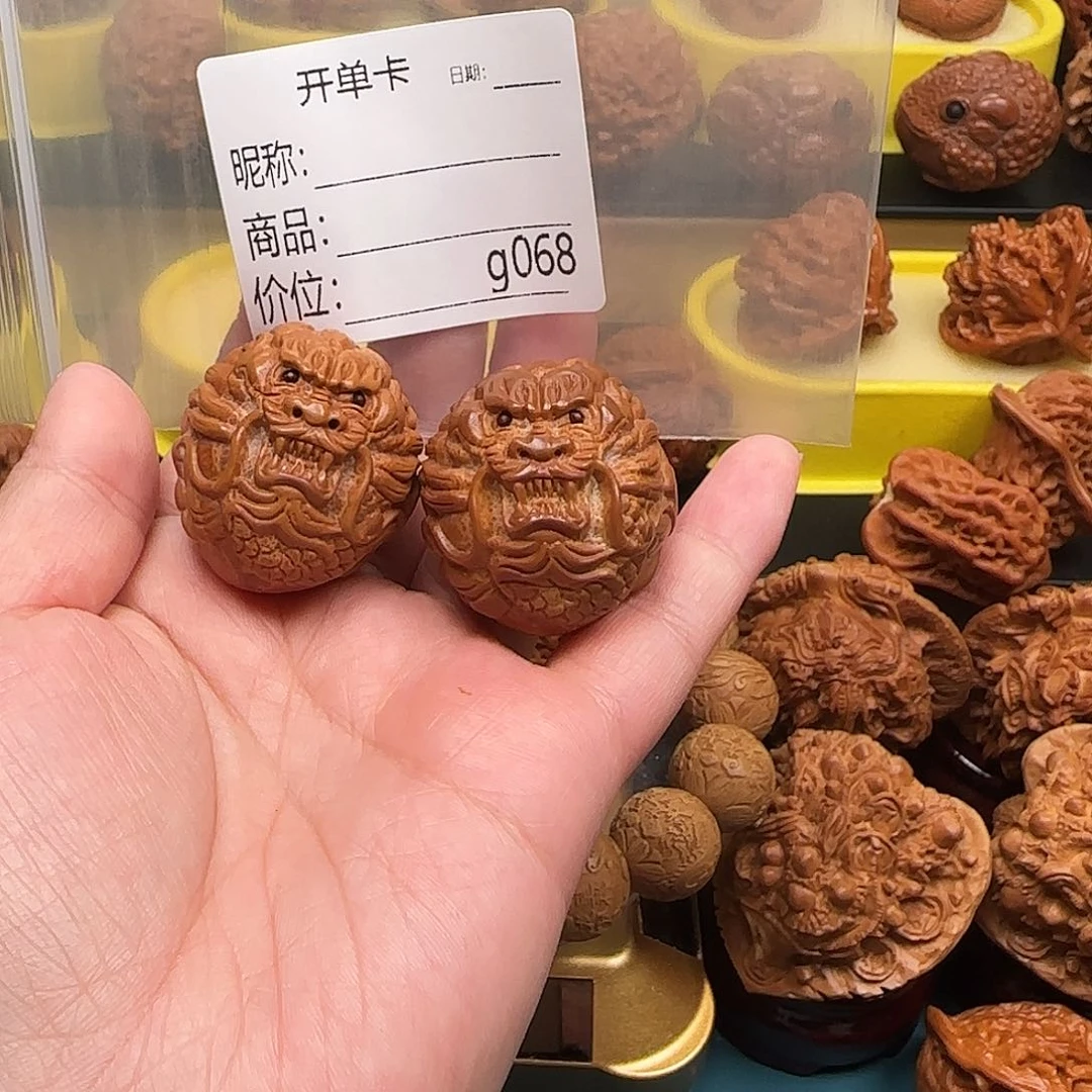 文玩核桃把件潘***伦文玩