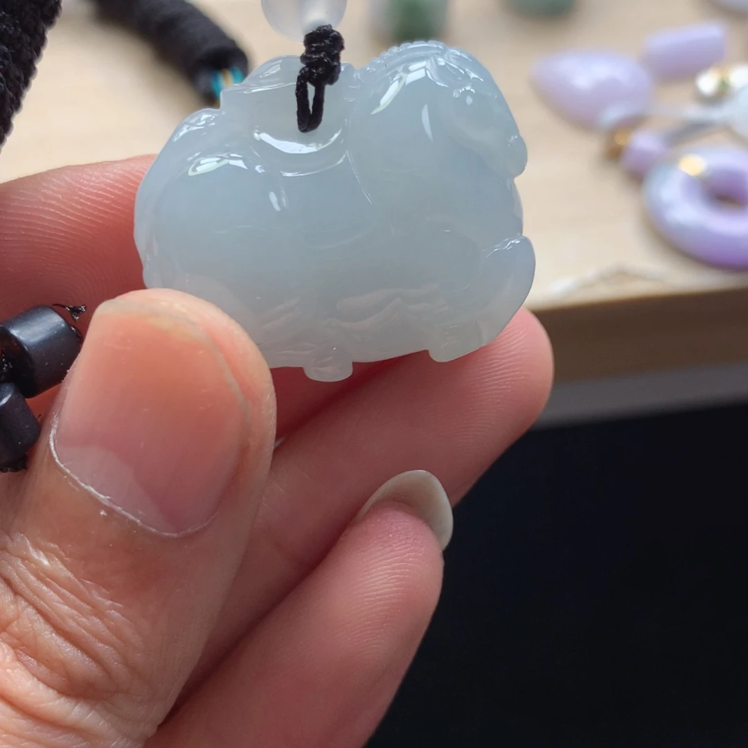 颈饰未镶嵌翡翠吊坠