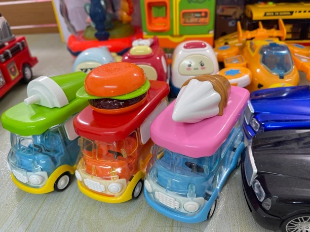 惯性车子科学玩具，微瑕！介意勿拍/不送电池