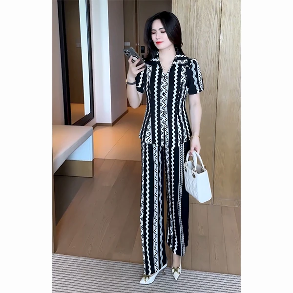 时尚套装2025夏季新款穿搭洋气时尚气质条纹短袖直筒裤两件套