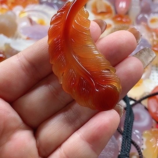 玛瑙/玉髓吊坠(赠链)未镶嵌空*?