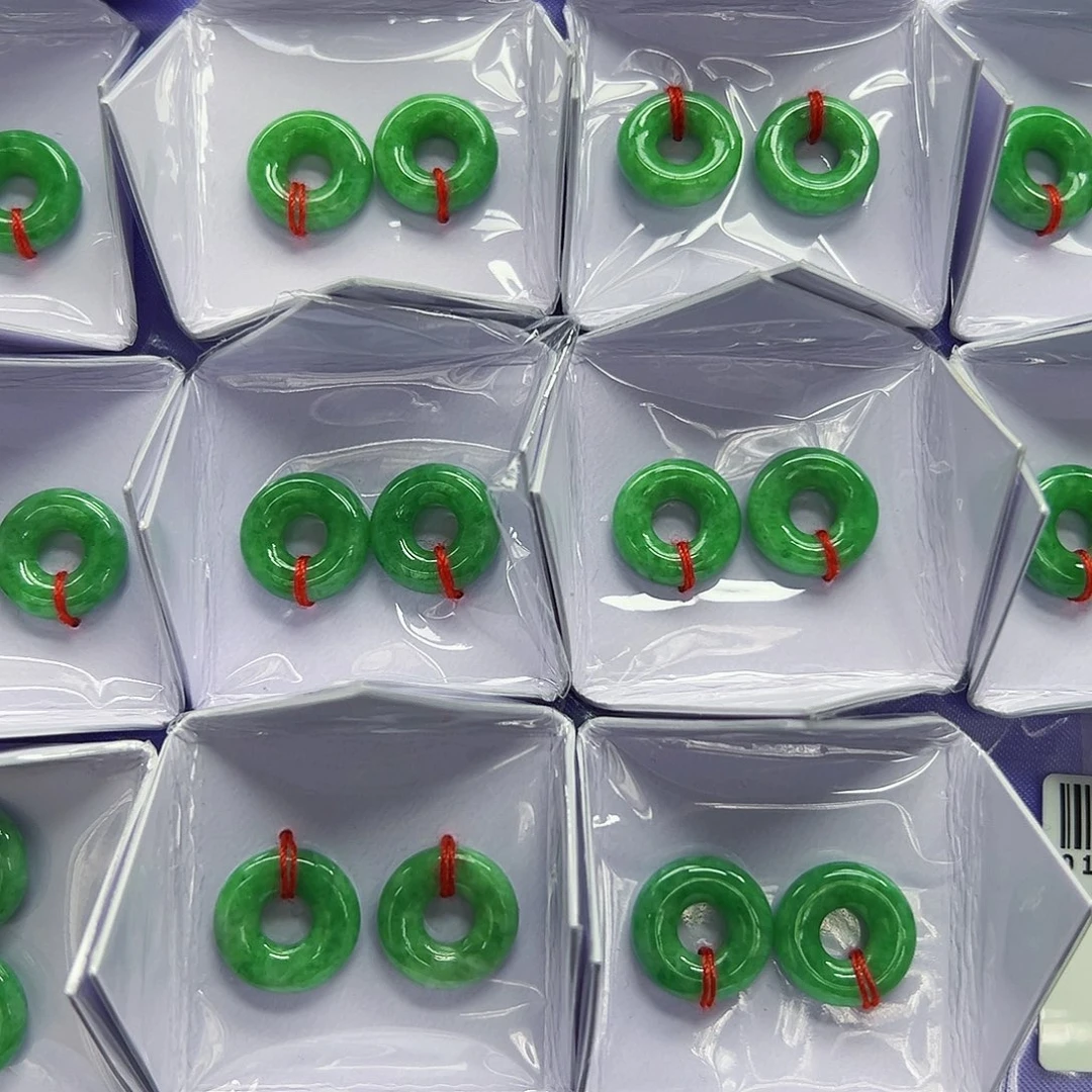 翡翠耳饰未镶嵌天然缅料A货一件