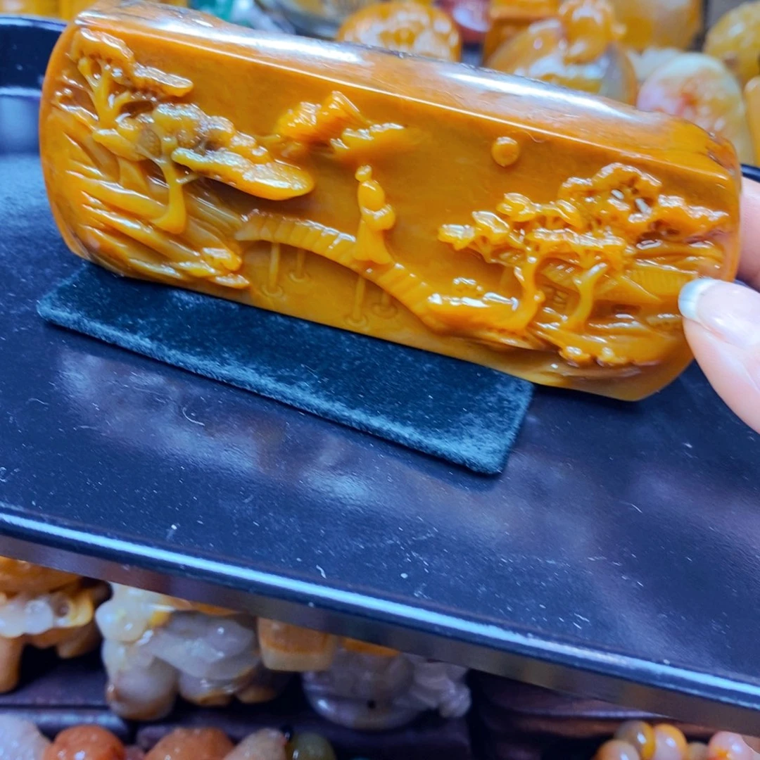 未镶嵌石英质玉（黄龙玉）颈饰