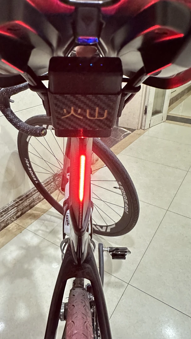 自行车折叠车公路车流水后尾灯手机控制组队自定义炫彩流水灯带