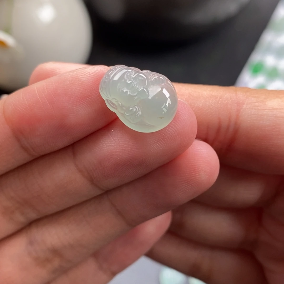 翡翠散珠晴底财神