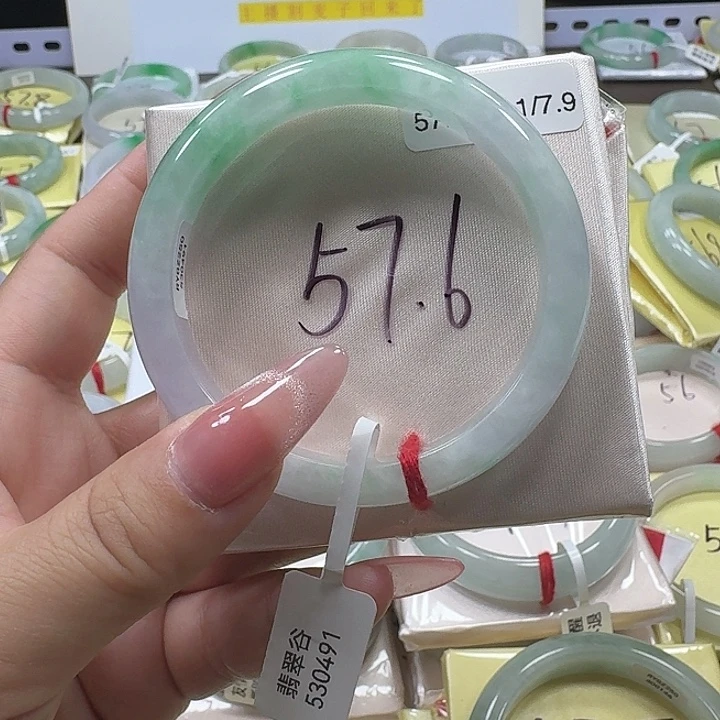 羽***婷翡翠手镯未镶嵌57.6