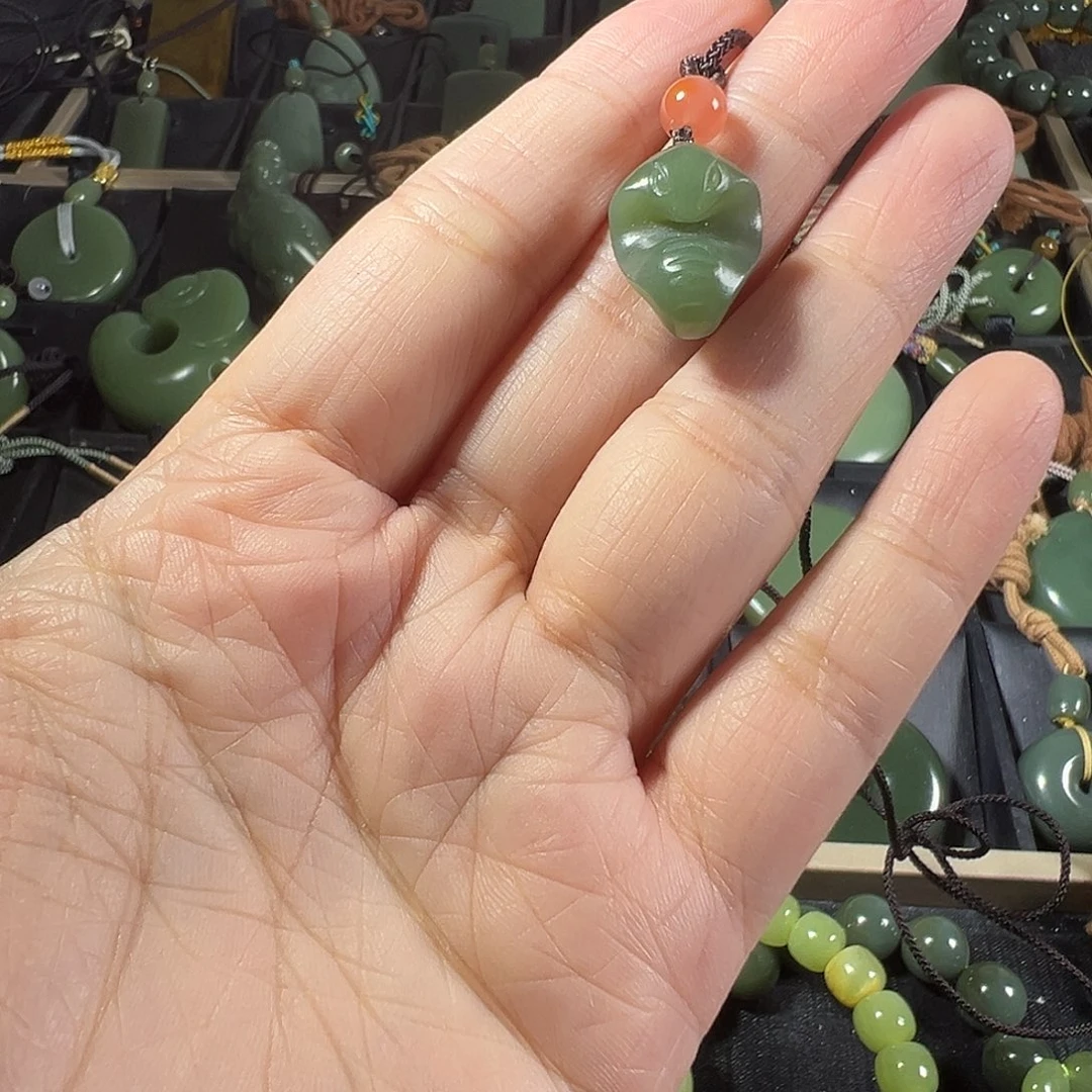 岫岩老玉（透闪石质玉）未镶嵌颈饰