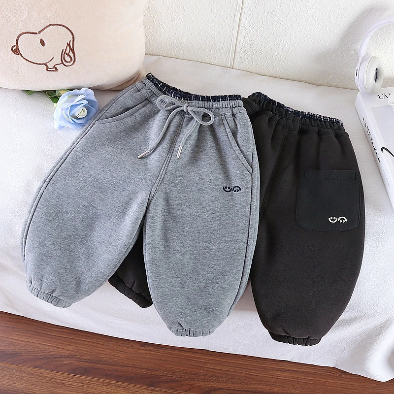 儿童加厚牛仔裤 小熊卡通刺绣加绒加厚宽松保暖牛仔裤