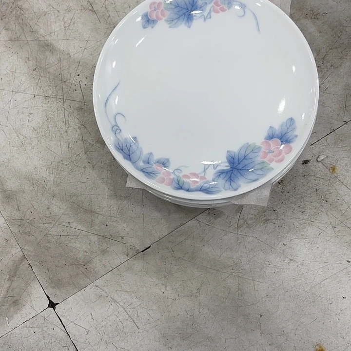 多**宝葡萄花18.5公分，盘子七个
