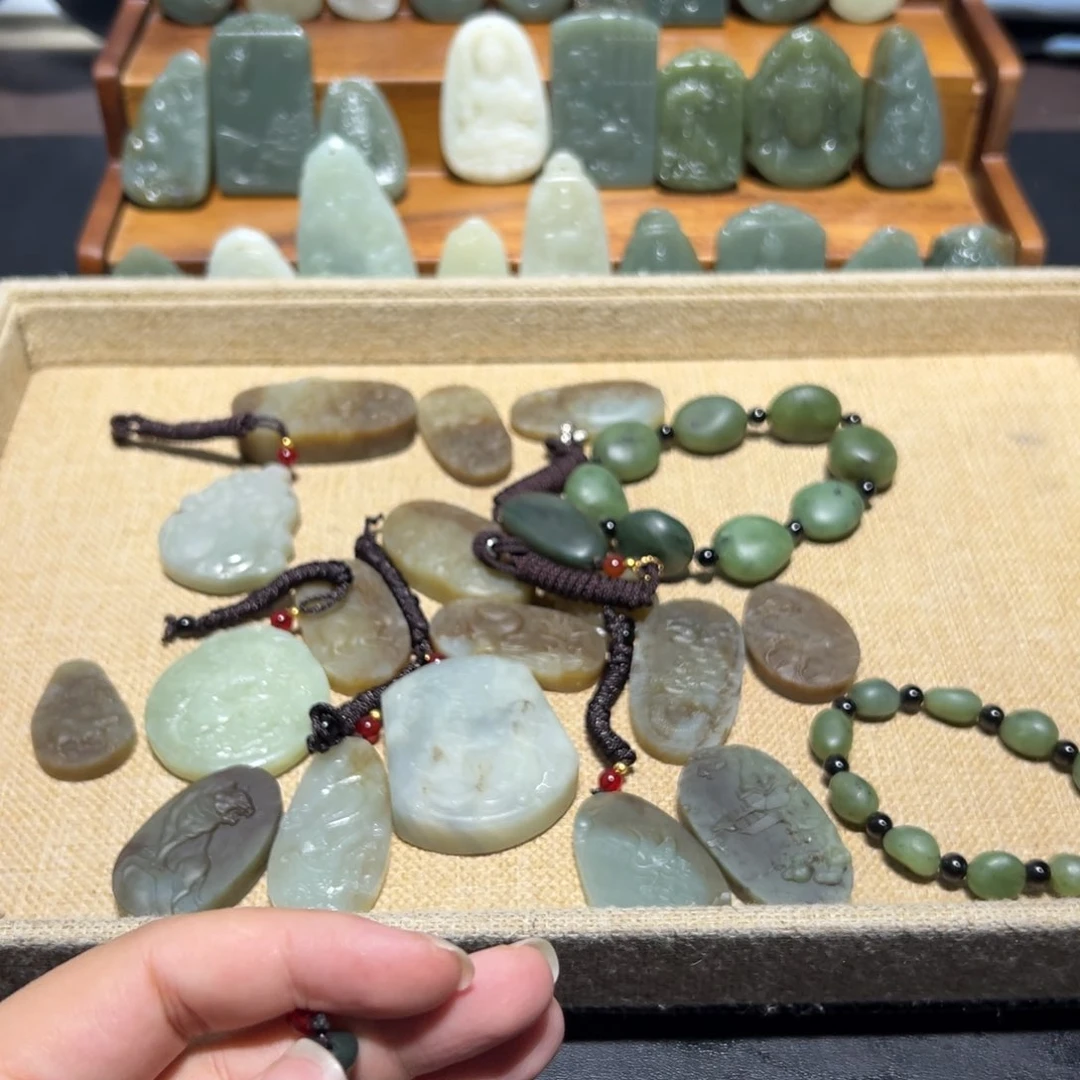 和田玉未镶嵌颈饰