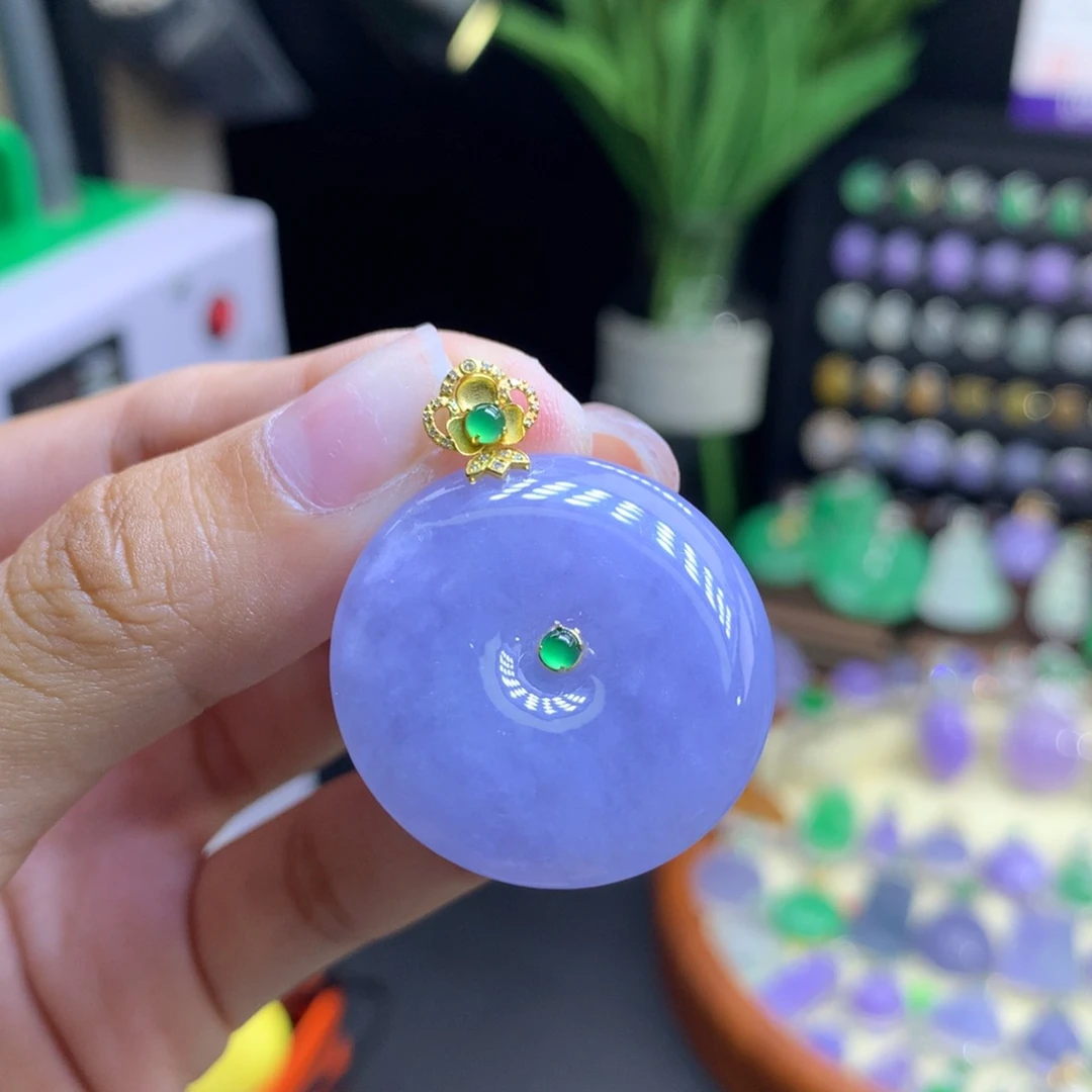 颈饰18K金镶嵌翡翠