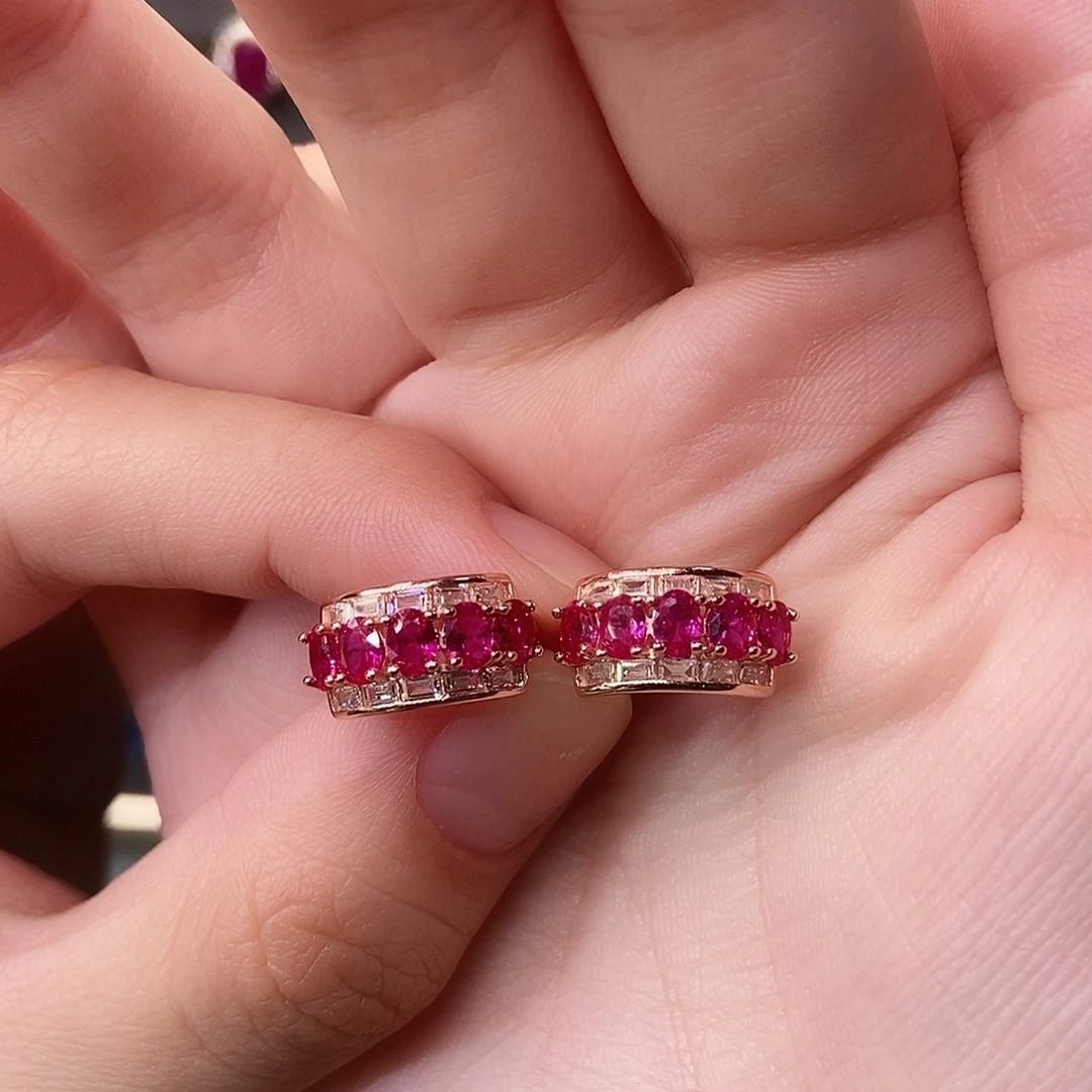 银S925镶嵌红宝石耳饰