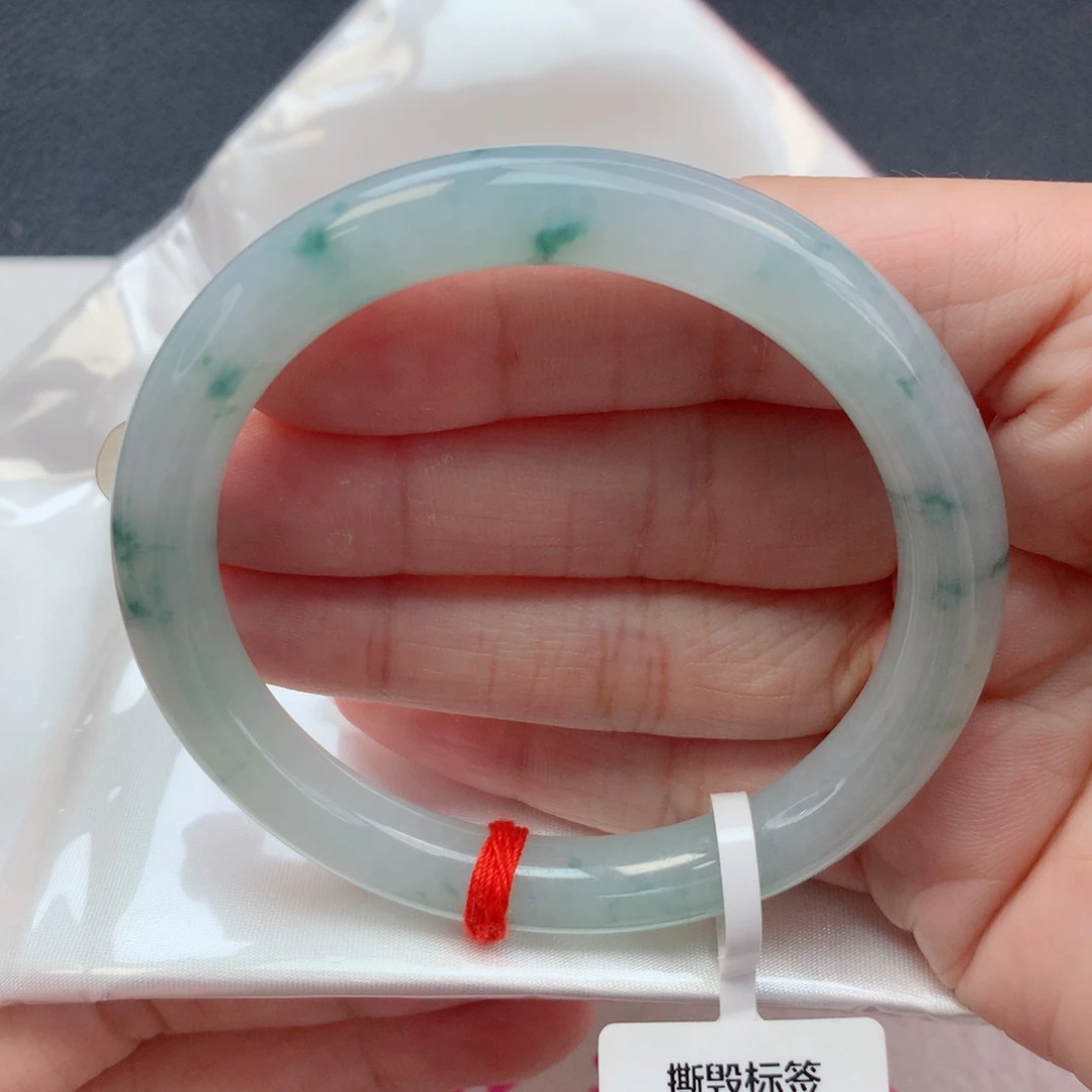 未镶嵌手镯翡翠55.5圆条绿底飘灵动绿花完整底高推荐