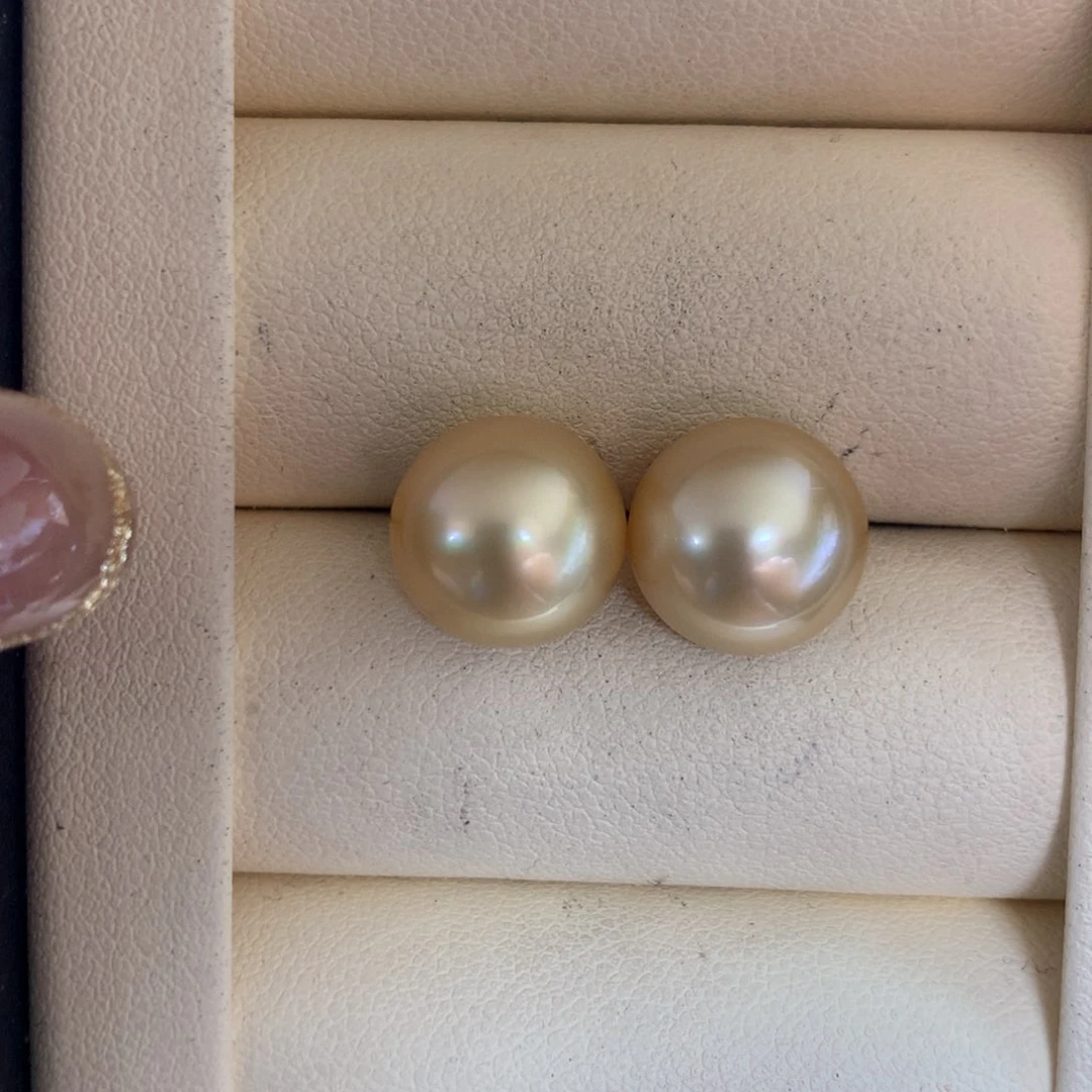 18K金镶嵌海水珍珠耳饰
