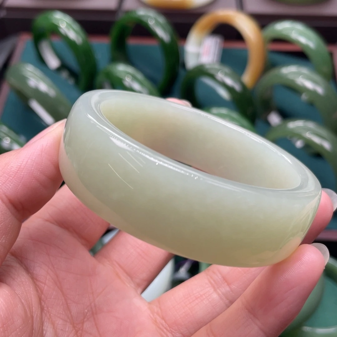 和田玉未镶嵌手镯