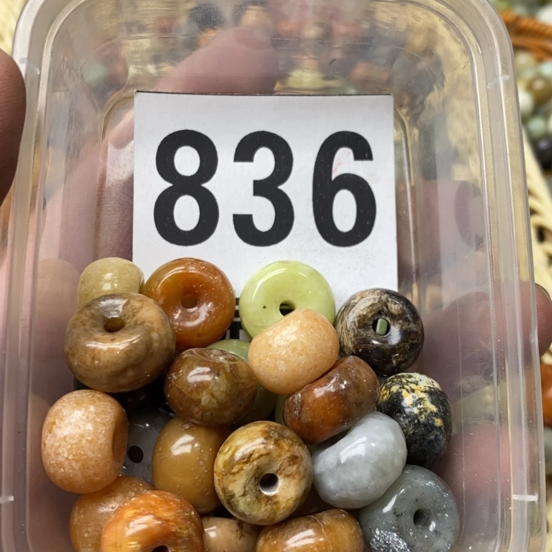 蛇纹石玉挂坠未镶嵌