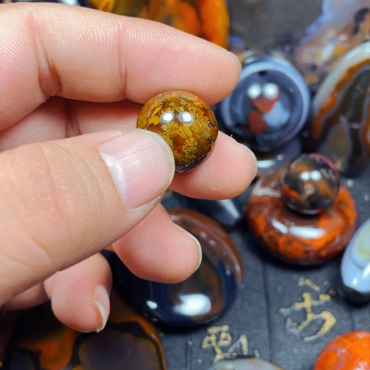 玛瑙/玉髓颈饰未镶嵌山**客