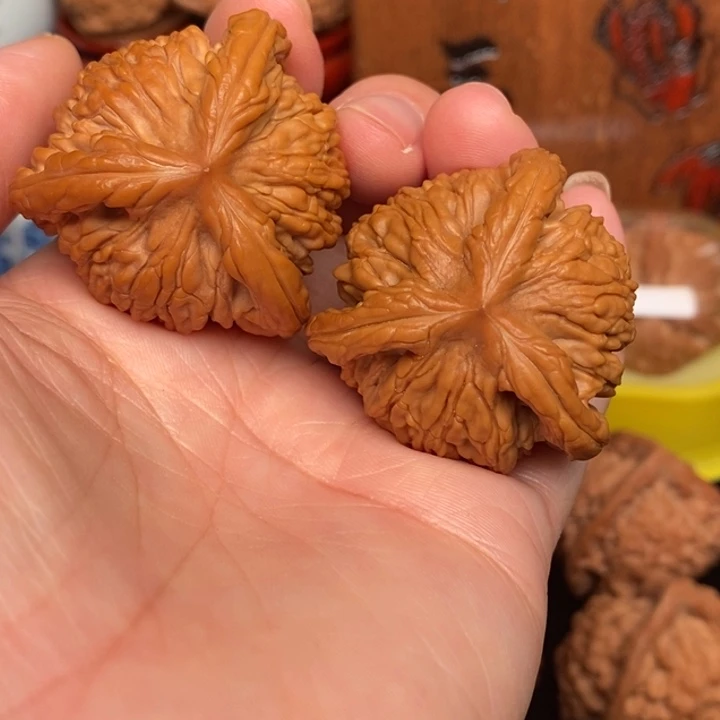 足***军文玩核桃吊坠虎头奔