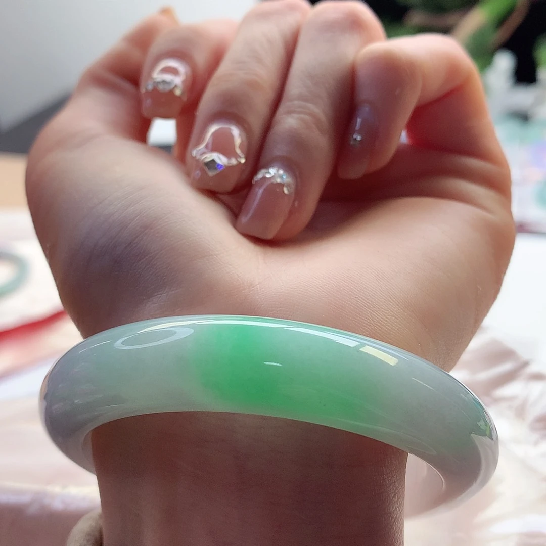 翡翠手镯未镶嵌天然翡翠57-58白底青