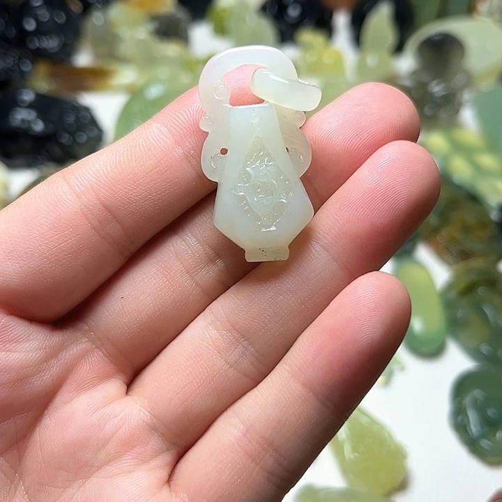 未镶嵌蛇纹石玉颈饰