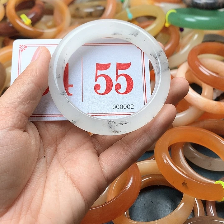 未镶嵌石英质玉（黄龙玉）手镯