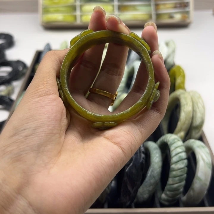 青***蛇纹石玉未镶嵌手镯