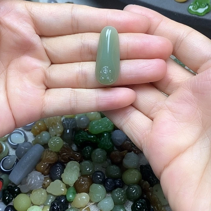 未镶嵌和田玉挂件
