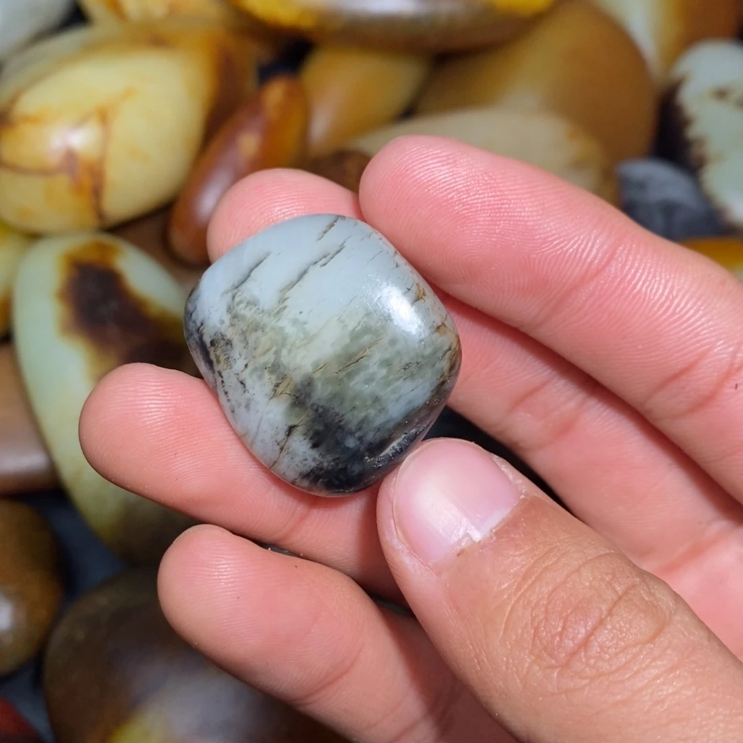 和田玉未镶嵌珠宝奇石