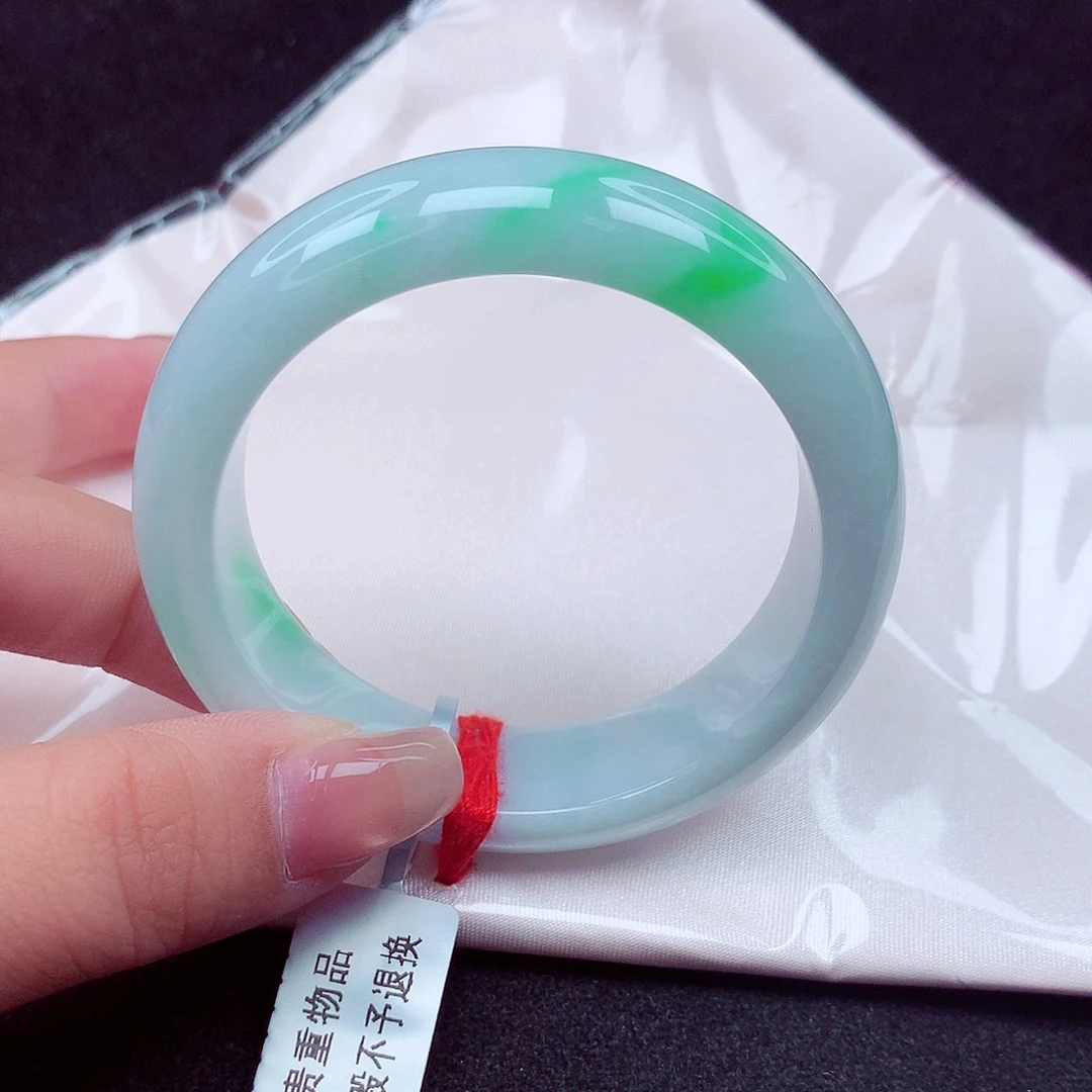 翡翠手镯未镶嵌天然缅甸