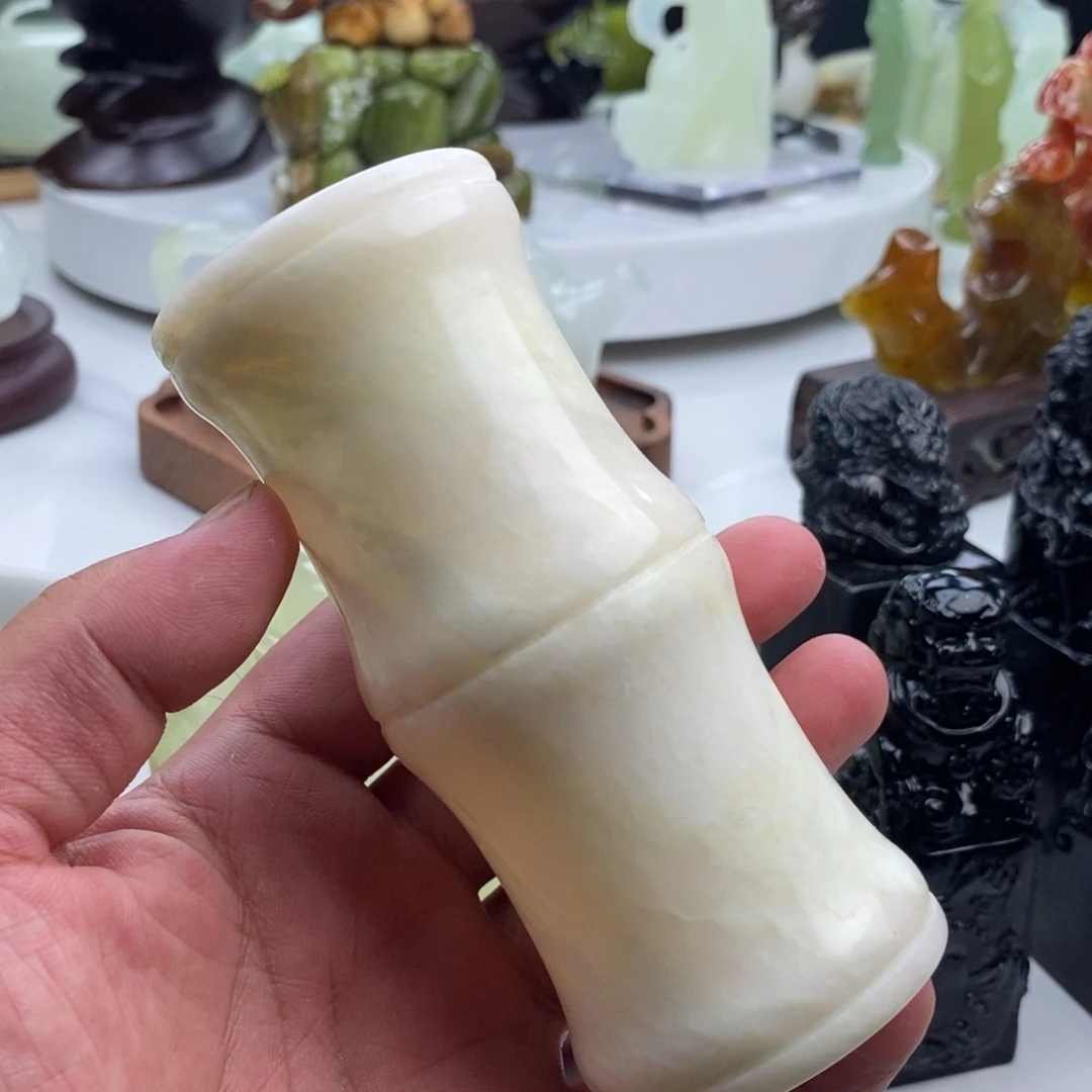 岫玉未镶嵌四大名玉笔筒