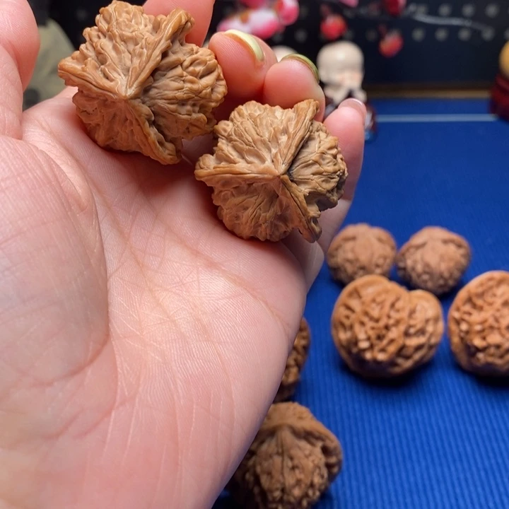 文玩核桃把件盘山三棱