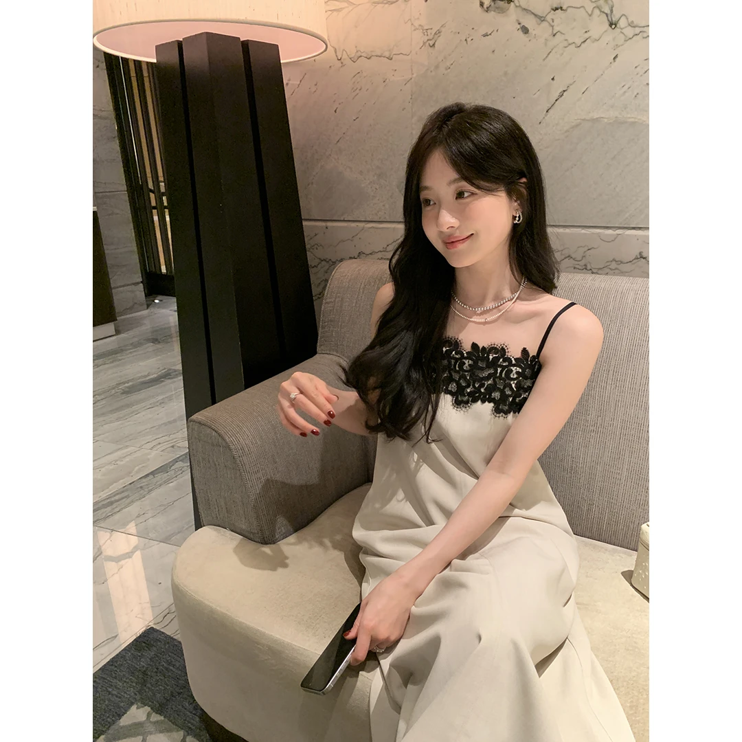 夏诗文 仿麻肌理感撞色蕾丝拼接连衣裙A字吊带裙女