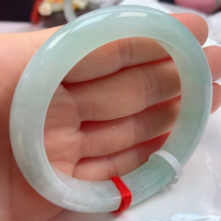 翡翠手镯未镶嵌56圈