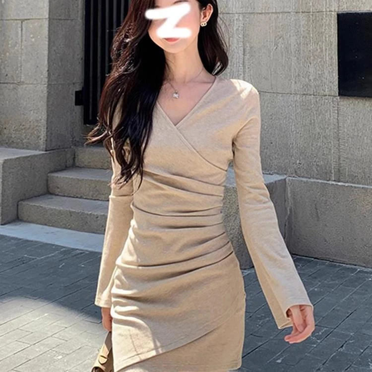 秋冬穿搭春装2025新款包臀连衣裙女小个子赫本配大衣内搭打底裙高