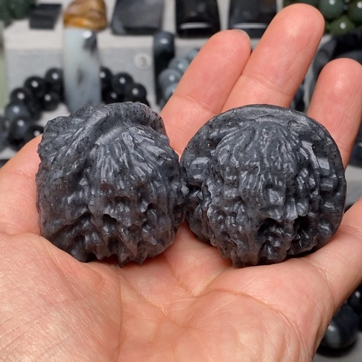和田玉（墨玉）未镶嵌颈饰
