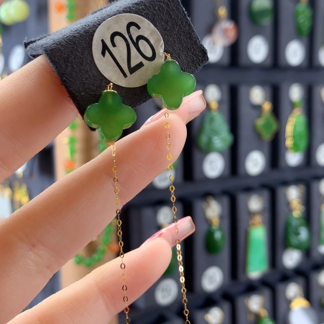 和田玉耳饰18K金镶嵌荷**色