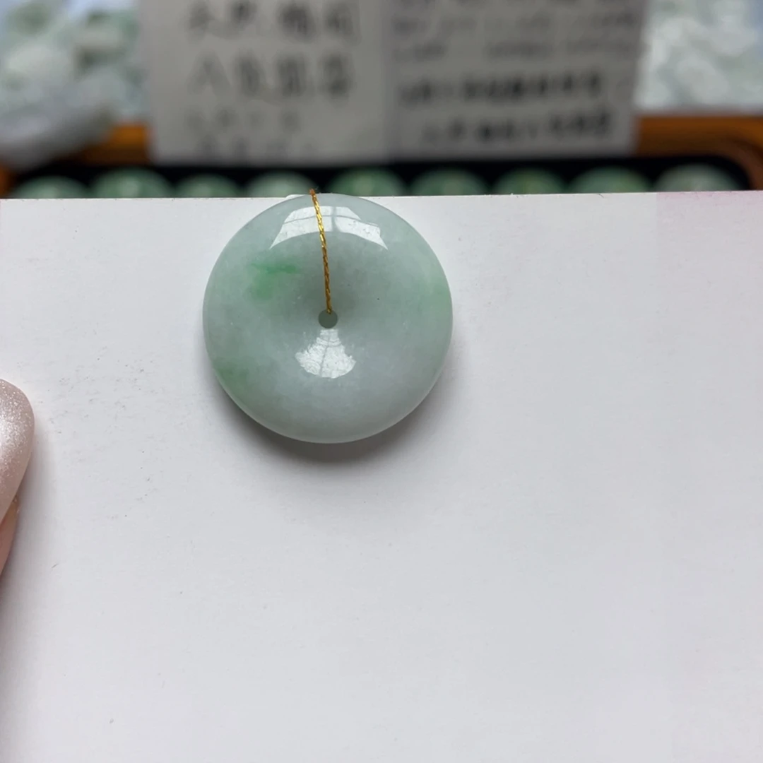 翡翠未镶嵌颈饰平安扣