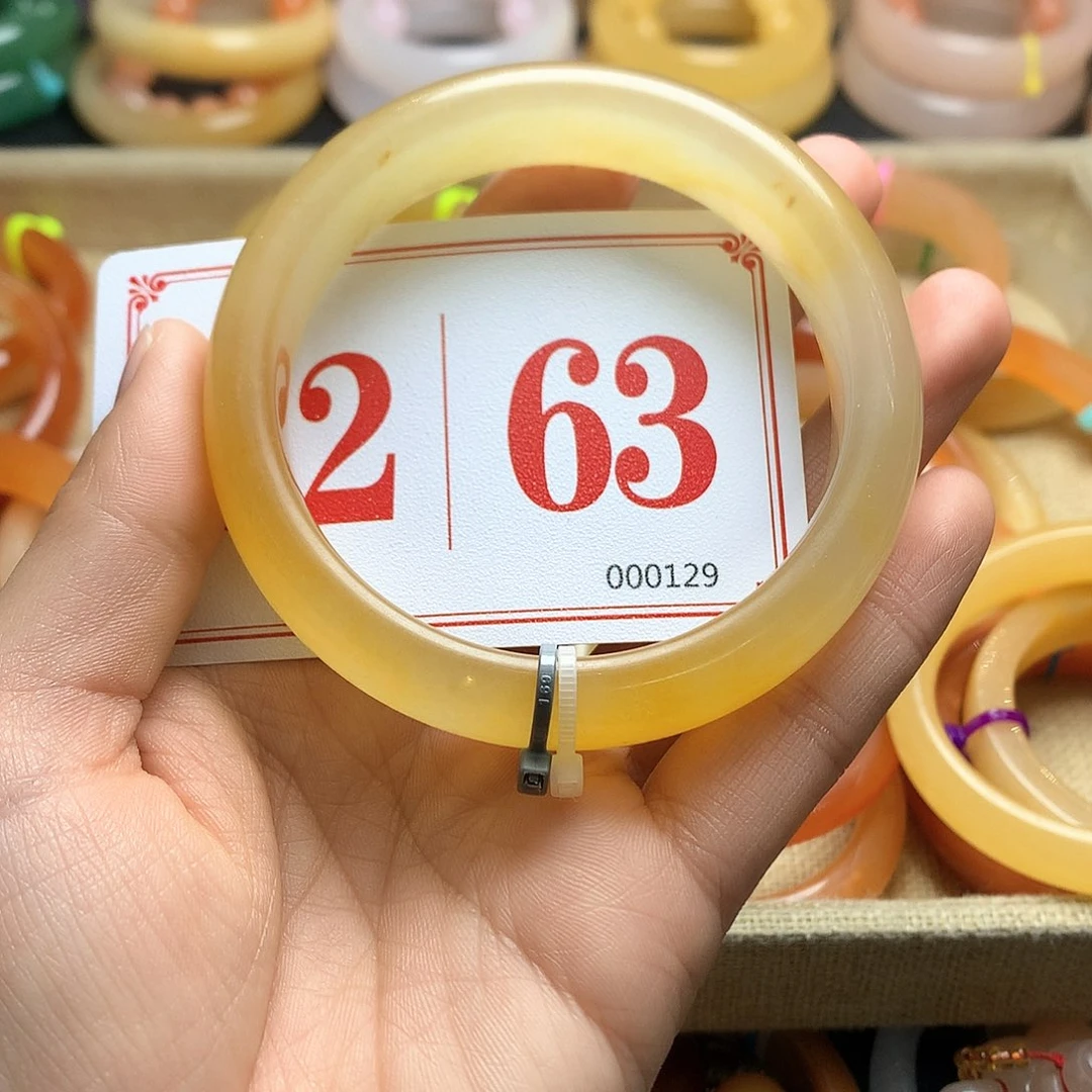 未镶嵌石英质玉（黄龙玉）手镯田****苦