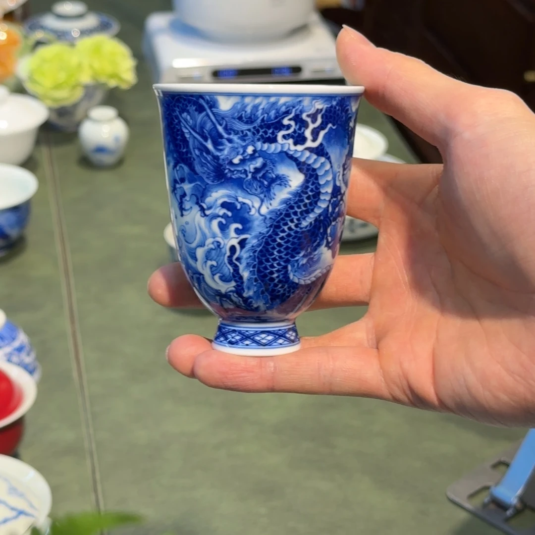 景德镇手绘青花龙杯