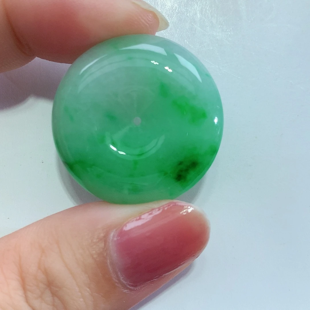 翡翠未镶嵌颈饰平安扣